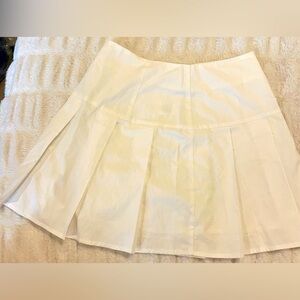 Le Lis white pleated skirt size small